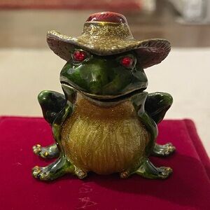 Sombrero frog trinket box